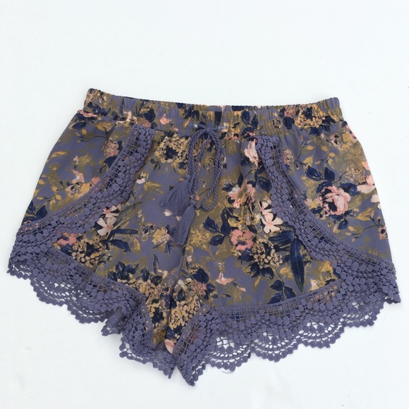 Xhilaration Pants - Butterfly Shorts S